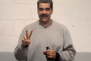 Maduro, desde su celda en Nueva York, compartió un mensaje de amor y esperanza, agradeciendo a sus seguidores y mostrando su apoyo a Cilia Flores, también detenida en el complejo penitenciario, mientras enfrentan un juicio por narcoterrorismo que podría llevarlos a prisión perpetua.