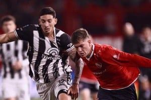 Independiente fue goleado por Gimnasia de Mendoza, nuevo líder del Clausura