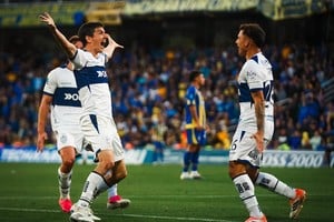 Nacho Fernández festeja su gol.