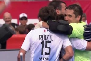 Abrazo medallero. Argentina hace historia en el deporte.