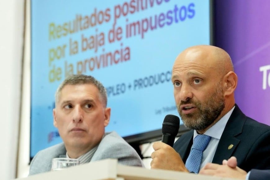 Puccini y Olivares brindaron informaciòn sobre la baja de impuestos Crédito: Gobierno de la provincia