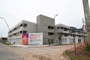 Las unidades están terminadas y trabajadores estaban haciendo los retoques finales este lunes por la tarde. Foto: Manuel Fabatía