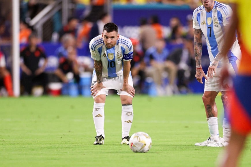 Jul 14, 2024; Miami, FL, USA; Argentina forward Lionel Messi (10) gets ready too take a free kick against Colombia in the second half during the Copa America Final at Hard Rock Stadium. Mandatory Credit: Nathan Ray Seebeck-USA TODAY Sports