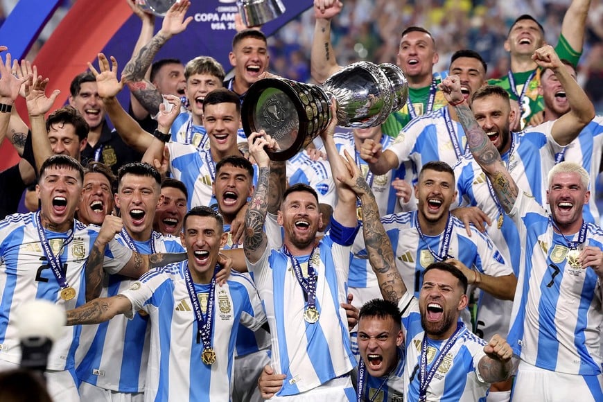 FILE PHOTO: Soccer Football - Copa America 2024 - Final - Argentina v Colombia - Hard Rock Stadium, Miami, Florida, United States - July 15, 2024
Argentina's Lionel Messi lifts the trophy as he celebrates with teammates after winning Copa America 2024 REUTERS/Agustin Marcarian/File Photo