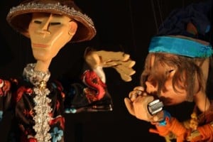 “Pocket Show”, del Teatro Navegante de Marionetas, del artista Catin Nardi, llegado desde Minas Gerais, Brasil. Foto: Gentileza organización