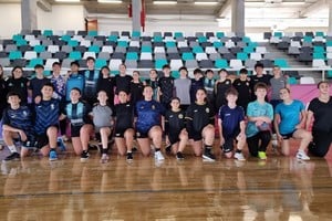 Handball de la región. Deportistas de distintos clubes disfrutaron de la nueva cancha en la ciudad de Santa Fe. Foto: Gustavo Ocampo