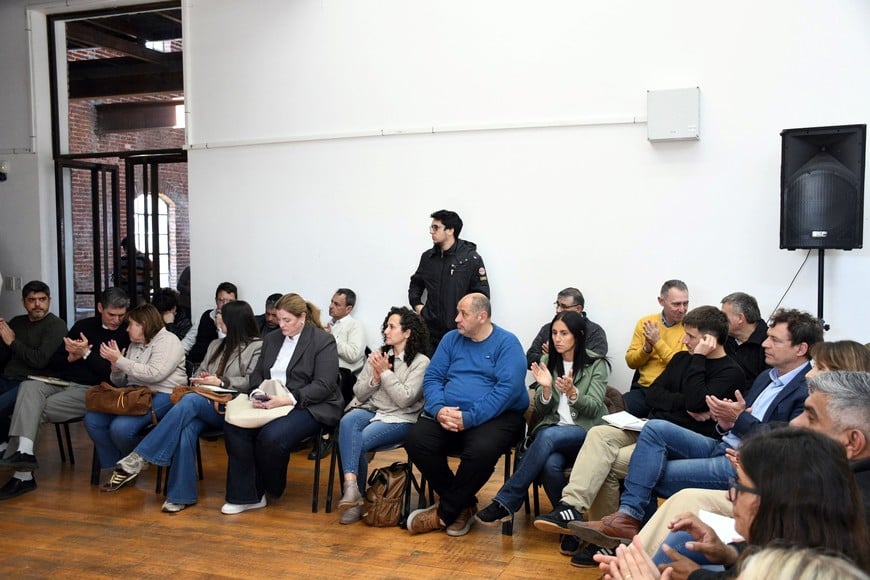 Representantes del Concejo y funcionarios municipales participaron del primer encuentro.