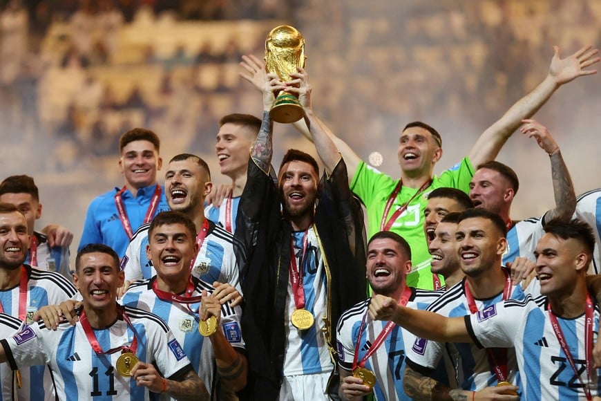 FILE PHOTO: Soccer Football - FIFA World Cup Qatar 2022 - Final - Argentina v France - Lusail Stadium, Lusail, Qatar - December 18, 2022
Argentina's Lionel Messi lifts the World Cup trophy alongside teammates as they celebrate winning the World Cup
REUTERS/Carl Recine/File Photo