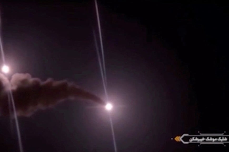 Projectiles streak across the sky in this screengrab taken from footage published by Iranian authorities purporting to show missiles launched at US military targets in Jordan from an unknown location, released on August 31, 2026. Wana News Agency via REUTERS
ATTENTION EDITORS - THIS PICTURE WAS PROVIDED BY A THIRD PARTY. ISRAEL OUT. NO COMMERCIAL OR EDITORIAL SALES IN ISRAEL. NO ACCESS FOR ISRAELI MEDIA. NO USE BBC PERSIAN. NO USE VOA PERSIAN. NO USE MANOTO. NO USE IRAN INTERNATIONAL. NO USE RADIO FARDA. DIGITAL: NO USE BBC PERSIAN. NO USE VOA PERSIAN. NO USE MANOTO. NO USE IRAN INTERNATIONAL. NO USE RADIO FARDA.