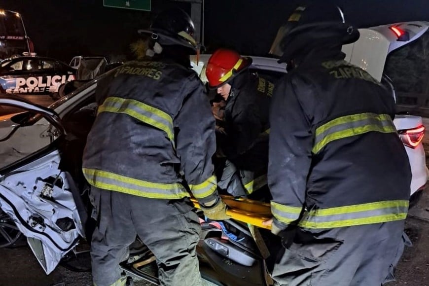 Choque entre una camioneta y un auto dejó seis personas heridas en Circunvalación