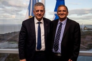 Horacio Marín junto a Dharmesh Mehta. Foto: Gentileza