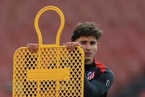 Julián Álvarez regresó a los entrenamientos tras ausentarse durante varios días.