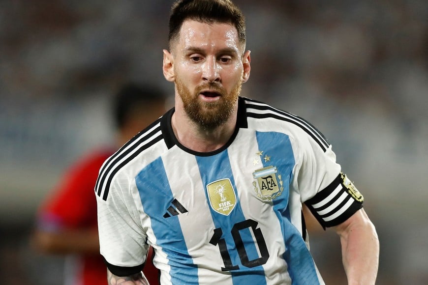 Soccer Football - International Friendly - Argentina v Panama - Estadio Monumental, Buenos Aires, Argentina - March 23, 2023
Argentina's Lionel Messi in action wearing the shirt with the World Cup winner's patch and the three stars over the AFA crest. REUTERS/Agustin Marcarian