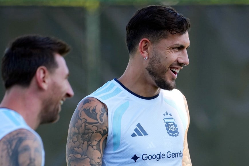 Soccer Football - FIFA World Cup 2026 - Argentina Training - Sporting KC Training Centre, Kansas City, Kansas, U.S. - June 24, 2026
Argentina's Lionel Messi and Leandro Paredes during training IMAGN IMAGES via Reuters/Denny Medley