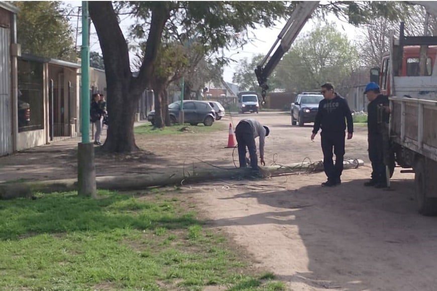 joven muerto tras caerle encima un poste de luz en Santo Tomé