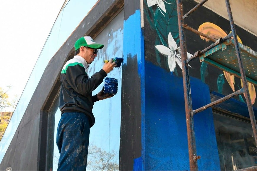 Tareas de pintura en el sector.