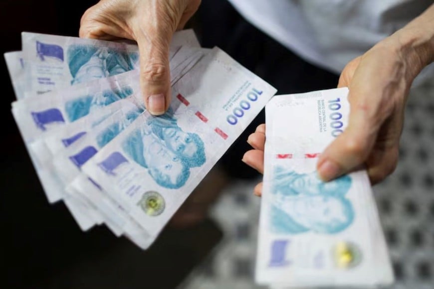 El nuevo esquema establece que, desde el 1° de septiembre de 2026, el Salario Mínimo, Vital y Móvil será de $383.800 Créditos: Reuters