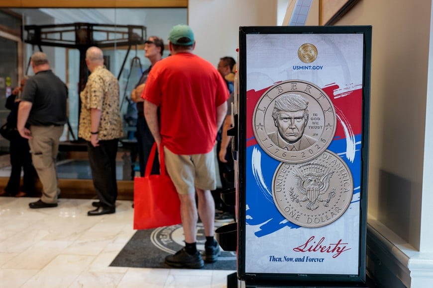 A machine to buy $1 coins with U.S. President Donald Trump's portrait, in honor of the nation's 250th anniversary of independence, inside the United States Mint Coin Store, as people wait in line to make purchases, on the day the coin is released for sale, in Washington, D.C., U.S., September 2, 2026. REUTERS/Kylie Cooper