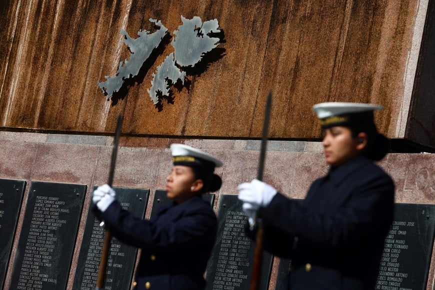 Members of Argentina's Navy stand guard at the Monument to the Fallen in Malvinas, dedicated to the Argentine soldiers who died in the 1982 war between Britain and Argentina over the Falkland Islands, known to Argentines as Malvinas, in Buenos Aires, Argentina, April 27, 2026. REUTERS/Matias Baglietto
