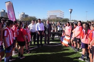 Maximiliano Pullaro inauguró nuevas obras deportivas en Rosario.