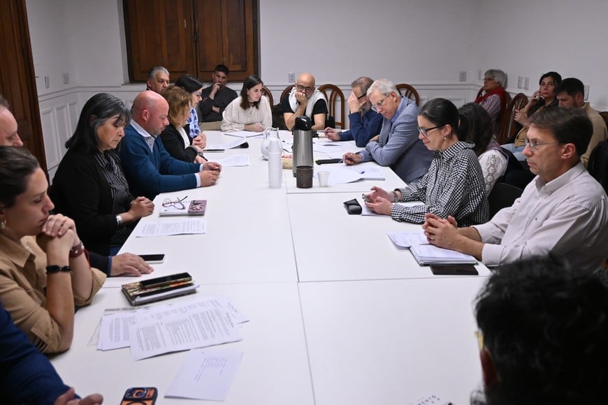 En el salón Lifschitz, los diputados recibieron a los ediles de Sauce Viejo y quedaron en seguir las conversaciones.