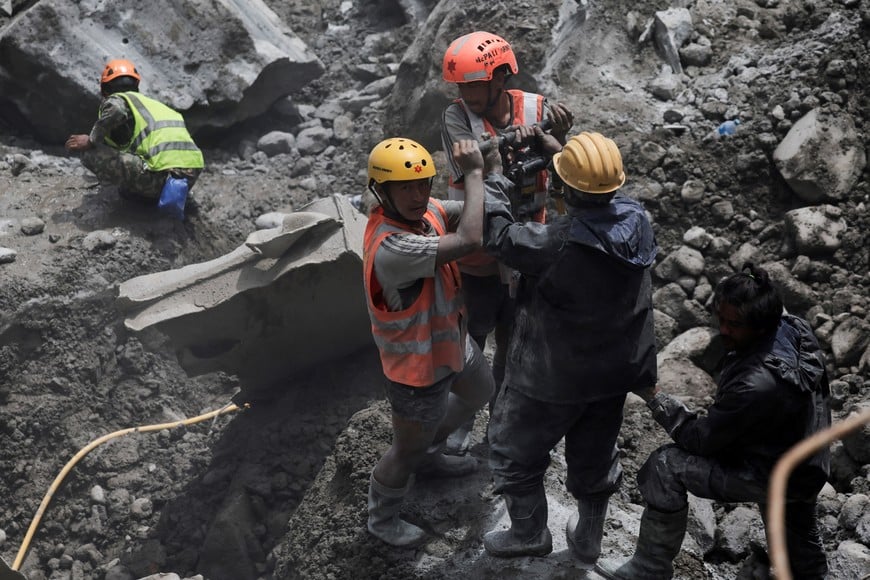 A rescue team drills into a boulder before placing an explosive inside it as they work to clear a path towards the tunnel at Upper Trishuli 3A Hydropower Station following the deadly flash floods and mudslides in Rasuwa, Nepal, September 3, 2026. REUTERS/Navesh Chitrakar