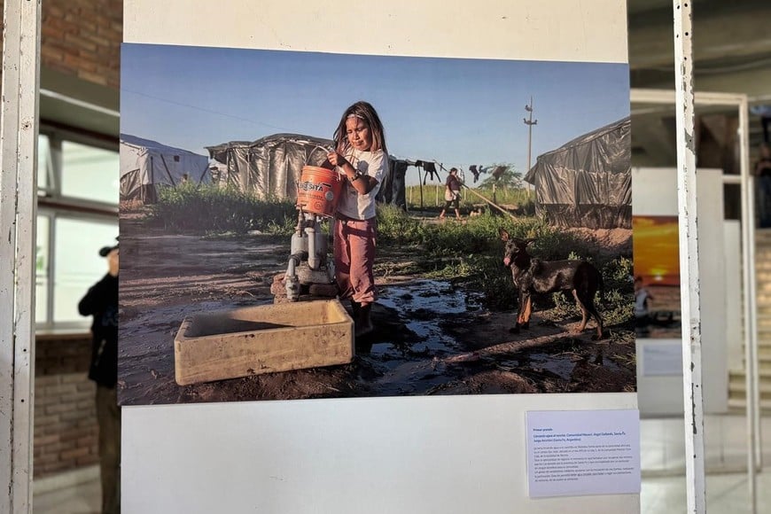 "Llevando agua al rancho. Comunidad Mocoví. Ángel Gallardo, Santa Fe", la fotografía ganadora de este edición.