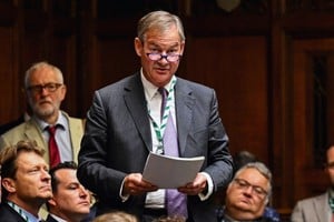 Rupert Lowe representa a Great Yarmouth en la Cámara de los Comunes y lidera Restore Britain.
