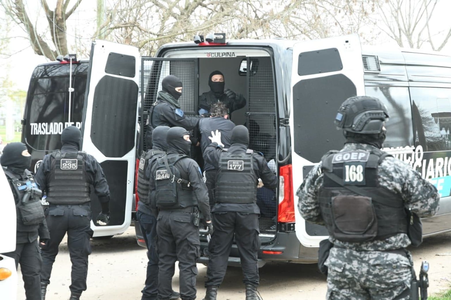 El traslado de detenidos a la nueva Unidad Penitenciaria Nº 9 de Recreo.