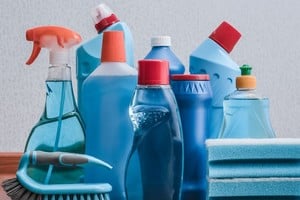 Productos domisanitarios de la marca Lenis.