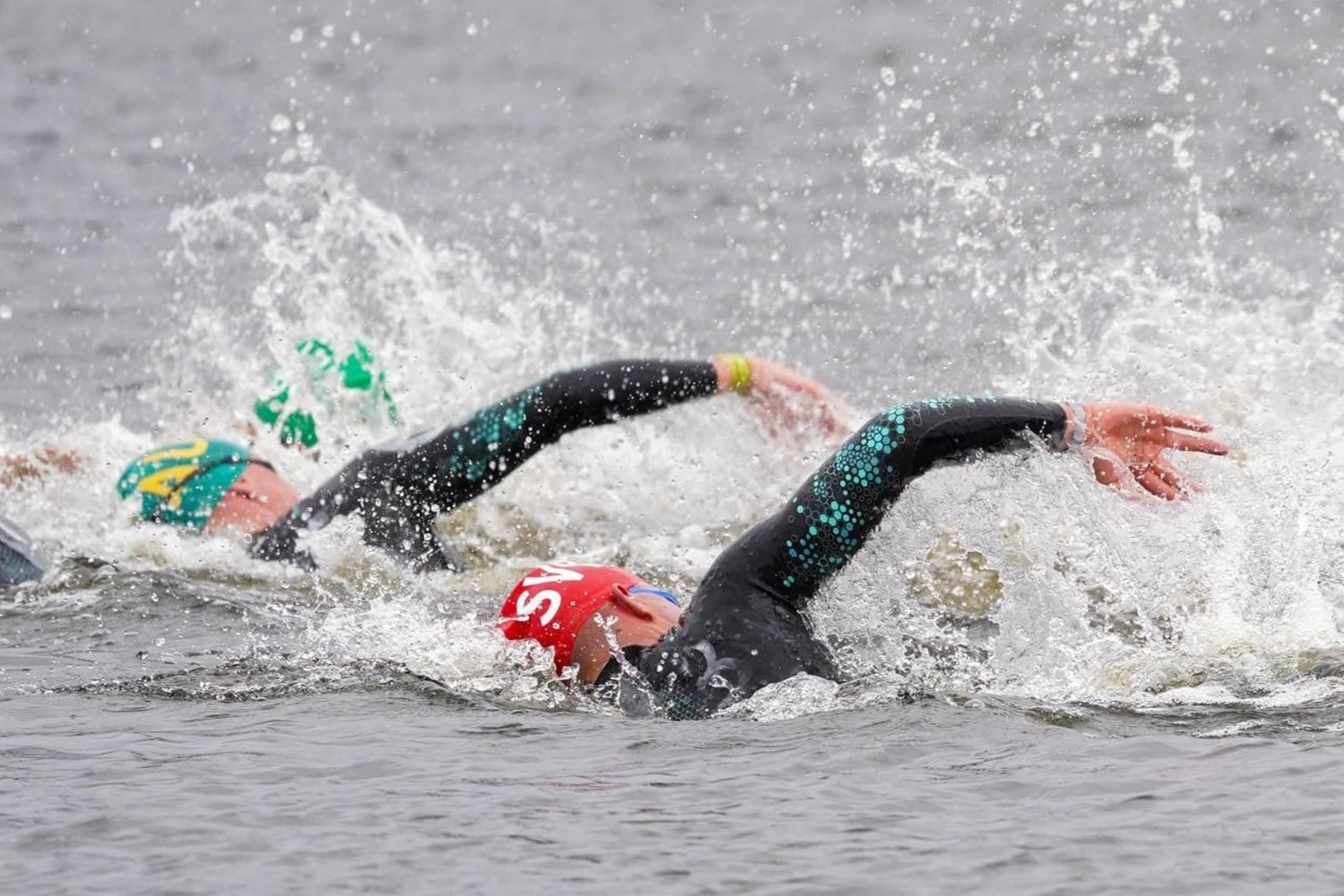El lago del Parque del Sur recibe a  263 nadadores en el Mundial Junior de Aguas Abiertas.