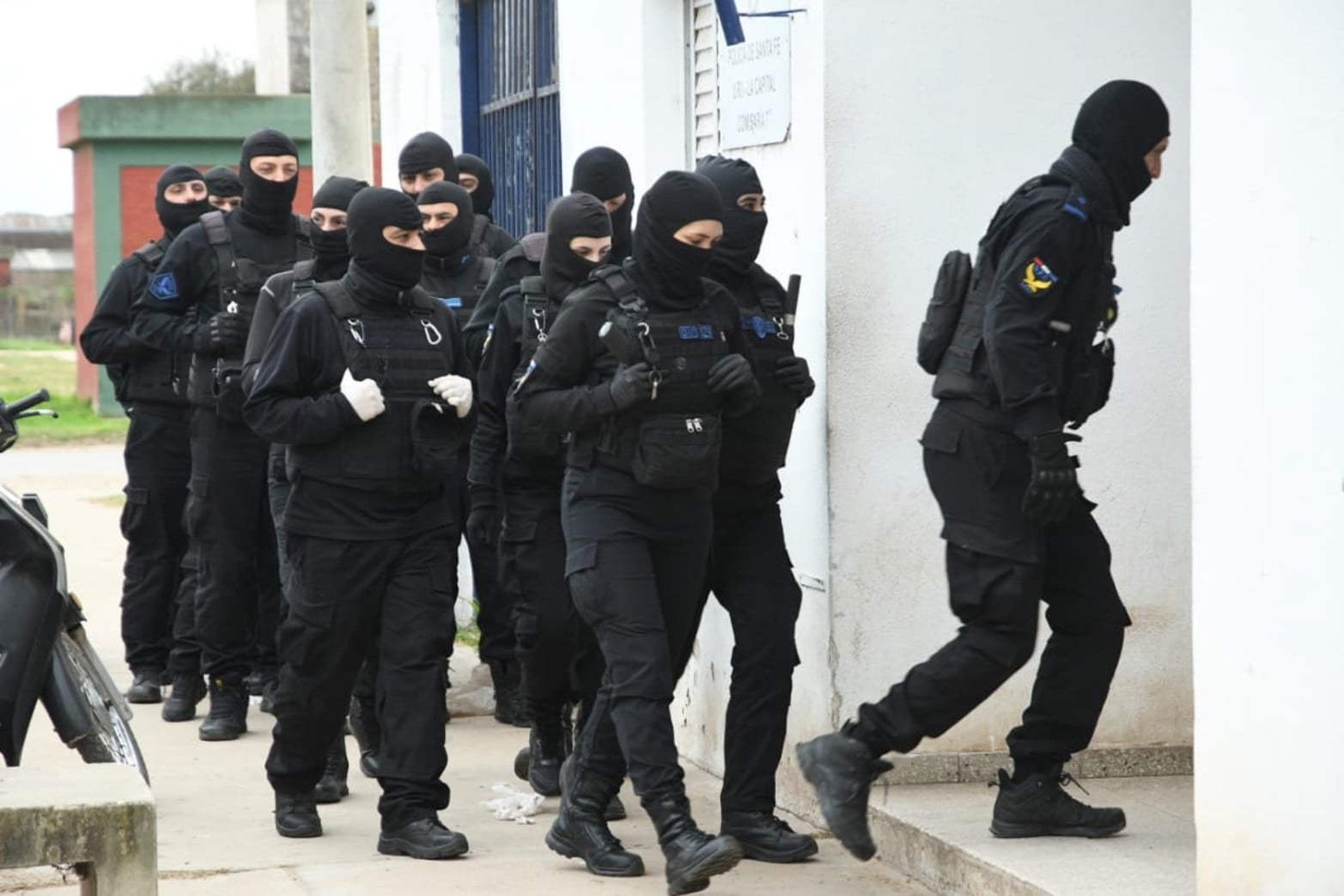 El traslado de detenidos a la nueva Unidad Penitenciaria Nº 9 de Recreo.