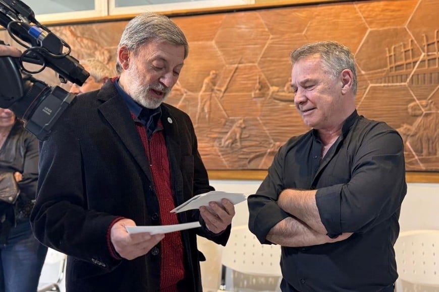 El decano de la FICH, Felipe Franco junto al fotógrafo Anichini.