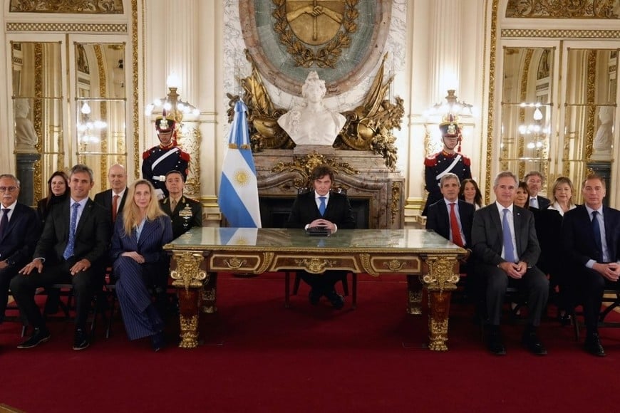 Milei y su gabinete en la cadena nacional sobre Malvinas.