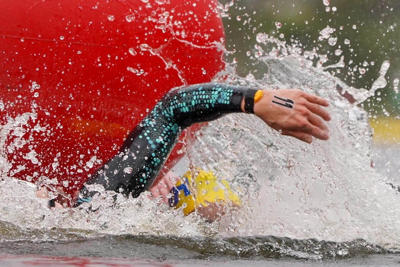 El lago del Parque del Sur recibe a  263 nadadores en el Mundial Junior de Aguas Abiertas.