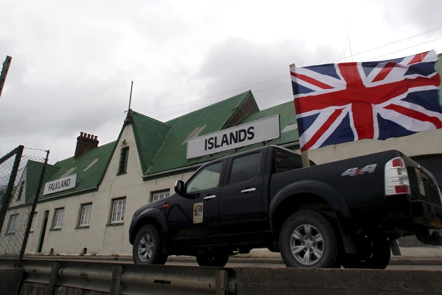 A Vehicle decorated with Union Jack and Falkland Islands flags take part in what was called a "Victory" rally in Stanley, in this March 12, 2013 file photo. Britain should spend more helping its own poor than on defending the Falkland Islands, Argentina's President Cristina Fernandez de Kirchner said on April 2, 2015, responding to a recently-announced budget increase aimed at protecting the contested archipelago. Britain's government said last week it would reinforce its military presence on the Falklands to counter the "very live threat" posed by Argentina. Fernandez de Kirchner, in a speech honouring soldiers who died in her country's failed 1982 invasion of the South Atlantic islands, dismissed the idea of Argentina being a threat, telling Britain to focus instead on fighting poverty within its own borders. REUTERS/Marcos Brindicci/Files islas malvinas port stanley islas malvinas vistas de port stanley islas malvinas vistas de port stanley