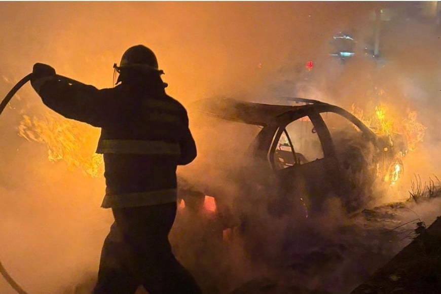 incendio automóvil Goyena y Zavalla
