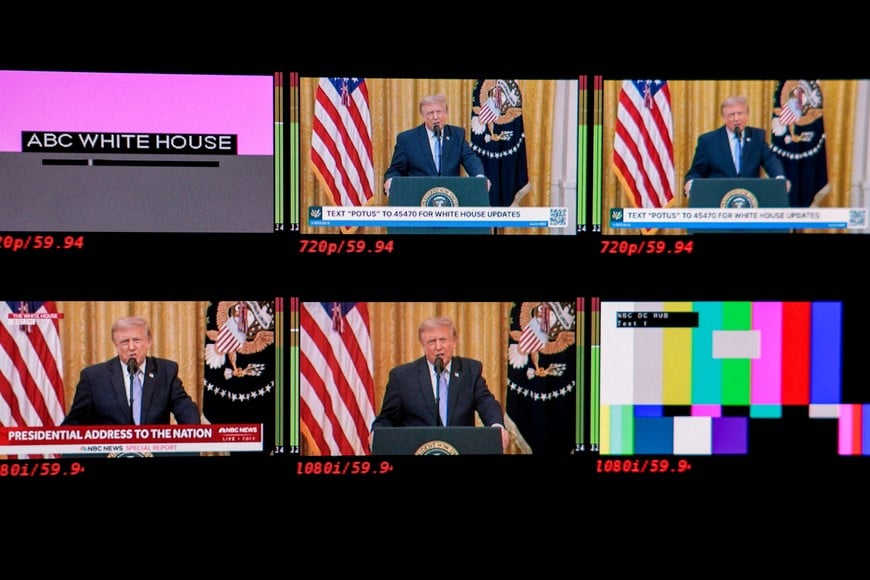 FILE PHOTO: Screens inside the James S. Brady Press Briefing Room of the White House display U.S. President Donald Trump speaking about election security during an address to the nation from the East Room of the White House, except for ABC and NBC, who chose to not air the address live on their primary platforms, in Washington, D.C., U.S., July 16, 2026. REUTERS/Kylie Cooper/File Photo