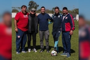 Leonardo Di Lorenzo, encargado del scouting de AFA, y Fabian Lovato, integrante del Departamento de Selecciones Juveniles, se encuentran este fin de semana en el Torneo Internacional de Fútbol Infantil "Diego Barisone" recorriendo el CIFFU y observando partidos de las diferentes categorías.