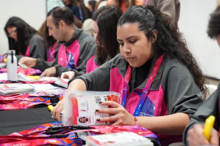 Juegos Suramericanos: Santa Fe dio la bienvenida y entregó los kits a los voluntarios