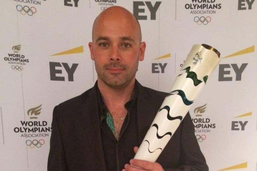 Acosta fue juez en tres Juegos Olímpicos y también compitió como atleta.