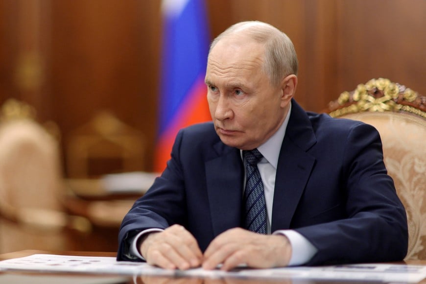 Russian President Vladimir Putin attends a meeting with Minister of Industry and Trade Anton Alikhanov at the Kremlin in Moscow, Russia August 26, 2026. Sputnik/Mikhail Metzel/Pool via REUTERS ATTENTION EDITORS - THIS IMAGE WAS PROVIDED BY A THIRD PARTY.