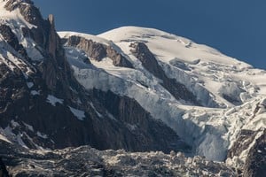 Mont Blanc es el punto más elevado de la Unión Europea y uno de los más altos del resto de Europa, superado solo por varias montañas de Rusia y Georgia . REUTERS/Pierre Albouy