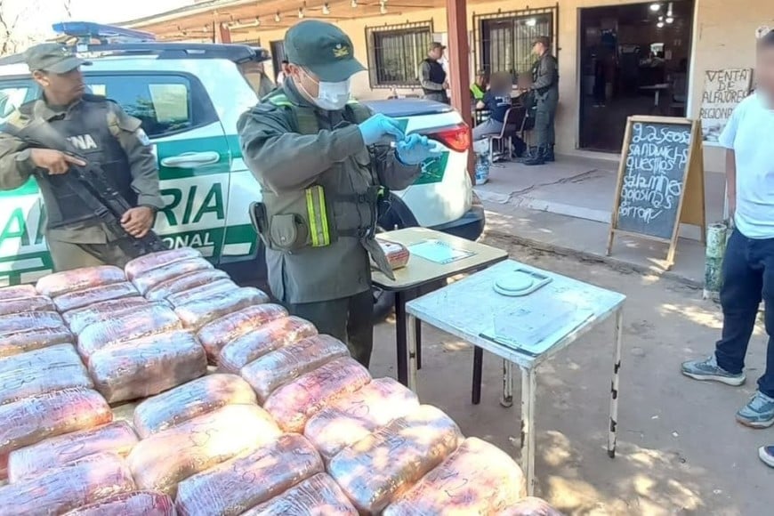 Una pasajera quedó detenida tras el hallazgo realizado por los gendarmes.