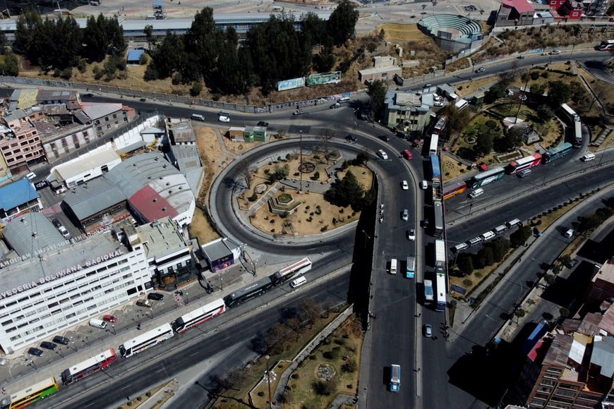 FILE PHOTO: A drone view shows vehicles waiting in line to refuel with diesel, in La Paz, Bolivia July 23, 2024. REUTERS/Claudia Morales/File Photo