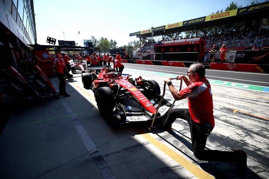 Formula One F1 - Italian Grand Prix - Autodromo Nazionale Monza, Monza, Italy - September 4, 2026
Ferrari's Charles Leclerc and Ferrari's Lewis Hamilton in the pits after practice REUTERS/Guglielmo Mangiapane