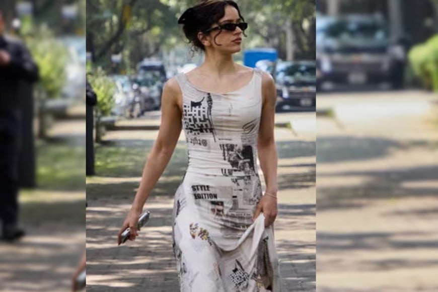Rosalía llevó la propuesta de Desigual inspirada en las páginas de prensa.