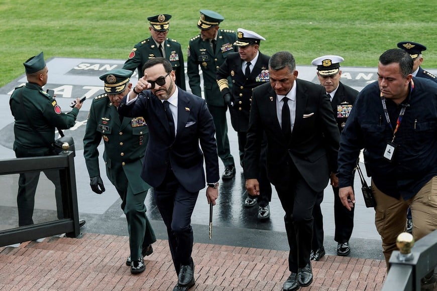 Colombia's President Abelardo De La Espriella and Defense Minister Jorge Eduardo Mora walk alongside members of the military leadership during a ceremony to appoint the new military leadership, in Bogota, Colombia, August 26, 2026. REUTERS/Luisa Gonzalez TPX IMAGES OF THE DAY