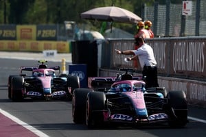 Pierre Gasly celebra en Monza la primera pole position de su trayectoria en la Fórmula 1, conseguida en el mismo circuito donde alcanzó su primera victoria. REUTERS/Jakub Porzycki