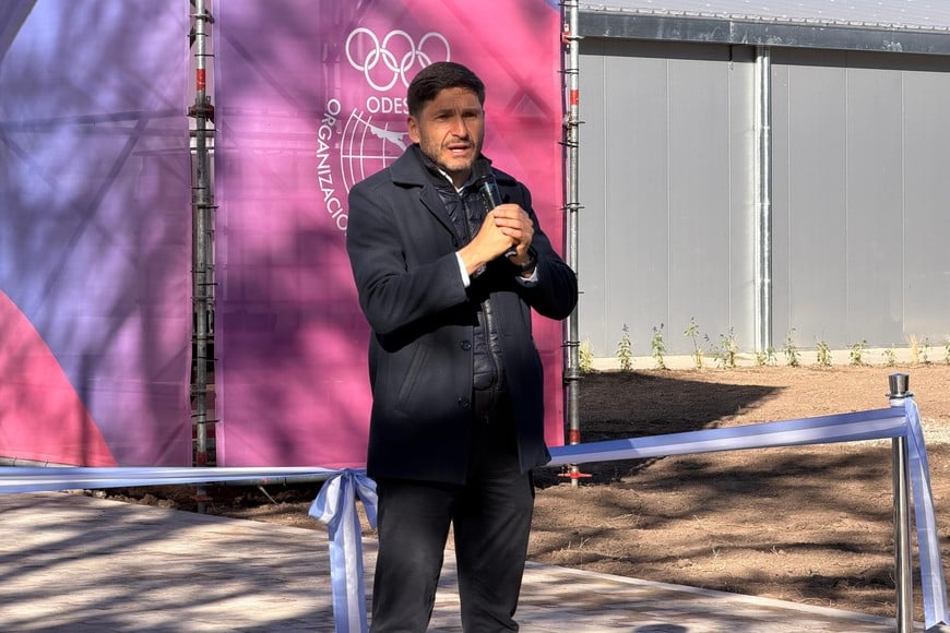 Pullaro encabezó el acto de inauguración del nuevo complejo deportivo en Recreo.